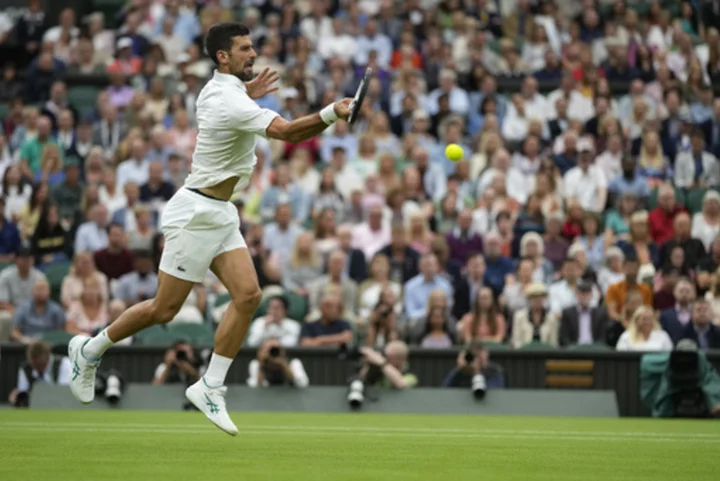 Novak Djokovic and Carlos Alcaraz start to play in the Wimbledon final