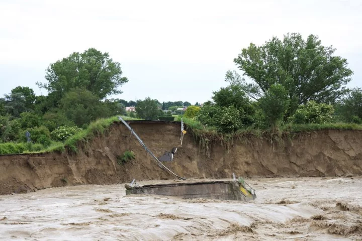 Eight dead as floods batter northern Italy, Formula One race called off