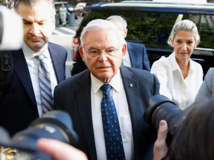 Sen. Menendez set to make his first court appearance on bribery charges Wednesday