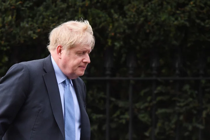 Sunak to Comply With Court Over Boris Johnson’s WhatsApp Trove