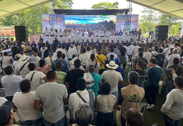 Colombia, EMC armed group begin peace talks, ceasefire