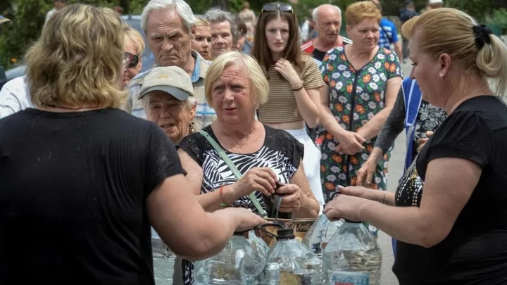 Ukraine floods recede but fears over disease remain