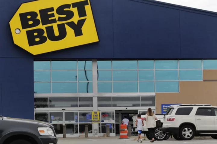 Best Buy posts mixed 1Q results but gadget slump will bottom out as shoppers replace their devices.