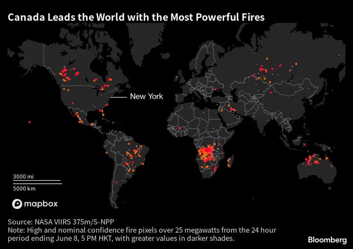 Wildfire Smoke Spreads Haze Over US East, Threatens Flights