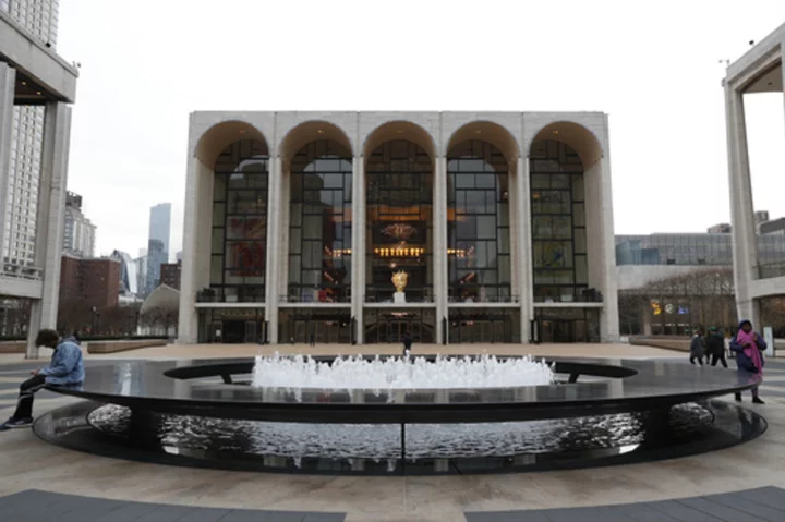 Climate protesters twice interrupt Wagner's `Tannhäuser' at Metropolitan Opera