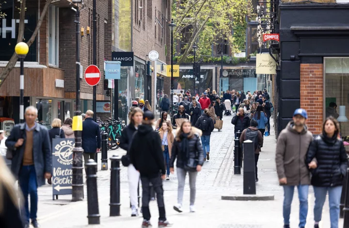 UK Retail Sales Bounce Back in April as Weather Improves