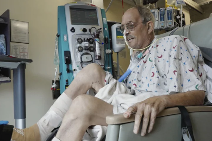 A month after a pig heart transplant, man works to regain strength with no rejection so far