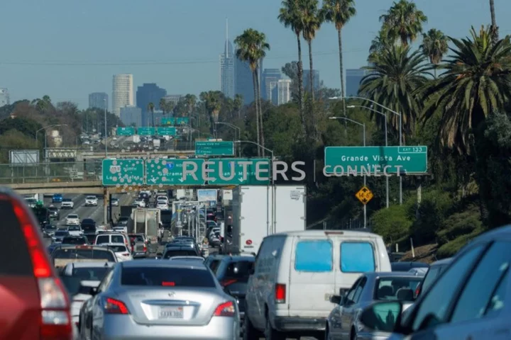 US proposes requiring passenger, rear seat belt reminder system