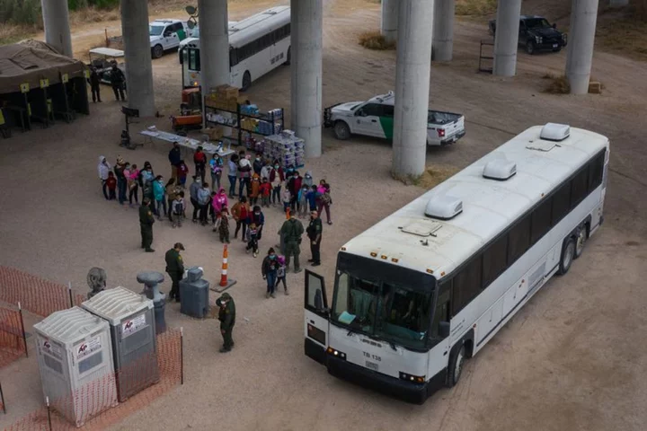 US appeals court tosses lawsuit over Texas migrant transportation bar