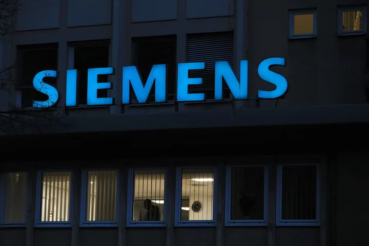 Siemens to Invest €2 Billion to Boost High-Tech Plants