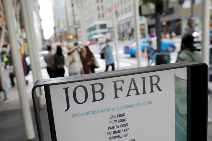 US weekly jobless claims unexpectedly fall