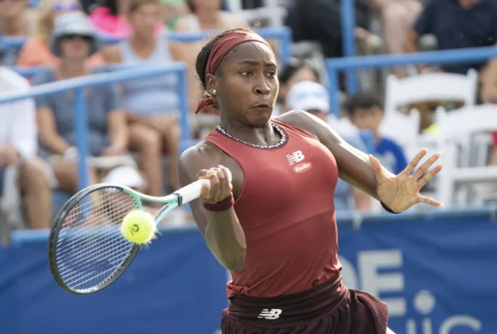 Coco Gauff upsets No. 1 Iga Swiatek to reach finals in Western & Southern Open