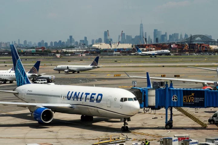 United Airlines issues nationwide ground stop due to computer issue -ABC News