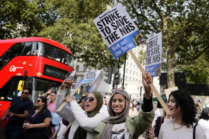 Doctors in England walk off job again as pay dispute with UK government shows no progress