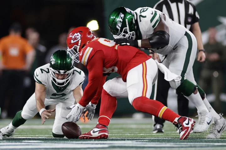 Jets not happy with questionable penalty call that turned the game late in 23-20 loss to Chiefs