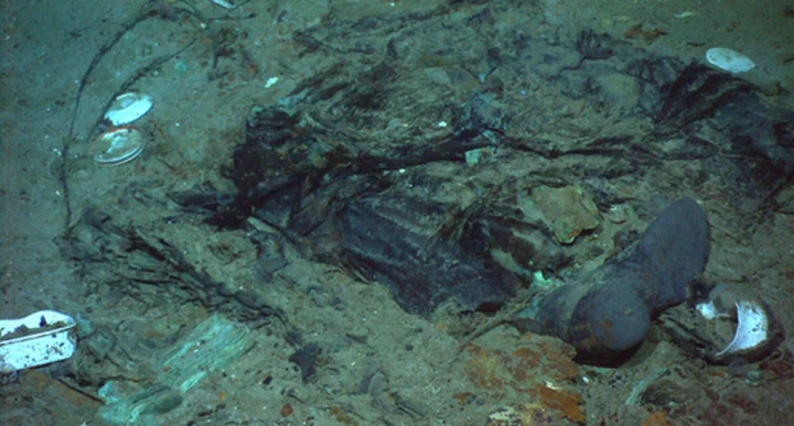 What we know about the Titanic-bound submersible that's missing with 5 people onboard