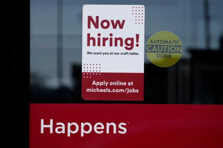 US jobless claims fall again as labor market continues to flash strength