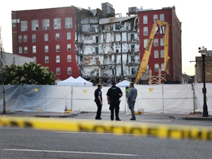 Remains of 3 victims recovered from Iowa apartment building collapse, Davenport police say