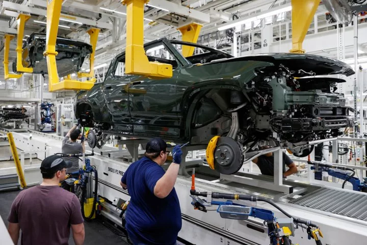 US manufacturing output rises solidly in September