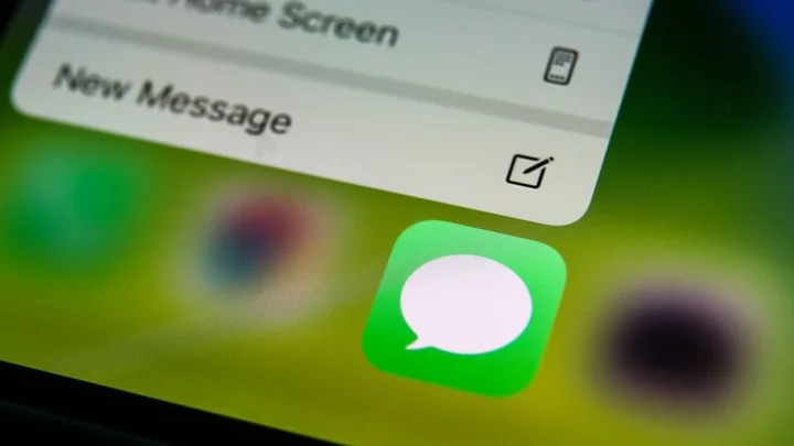 Apple to bridge message divide - but keeps green bubbles