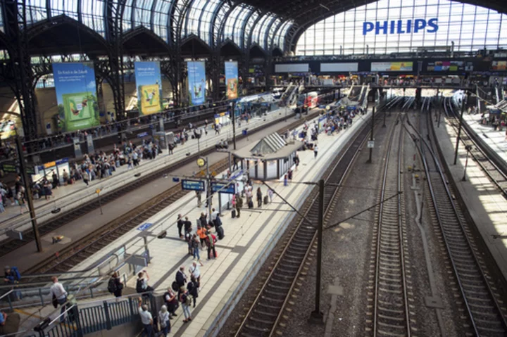 Rail infrastructure in Hamburg is damaged by fires. Police suspect a political motive