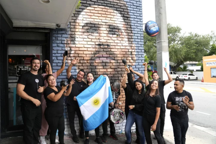 Lionel Messi makes it official by signing with Inter Miami and Major League Soccer