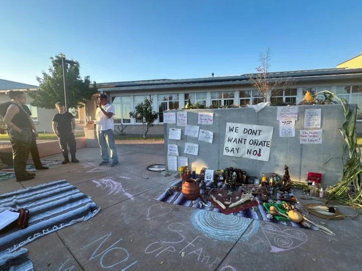 New Mexico conquistador statue reinstallation stopped after protests