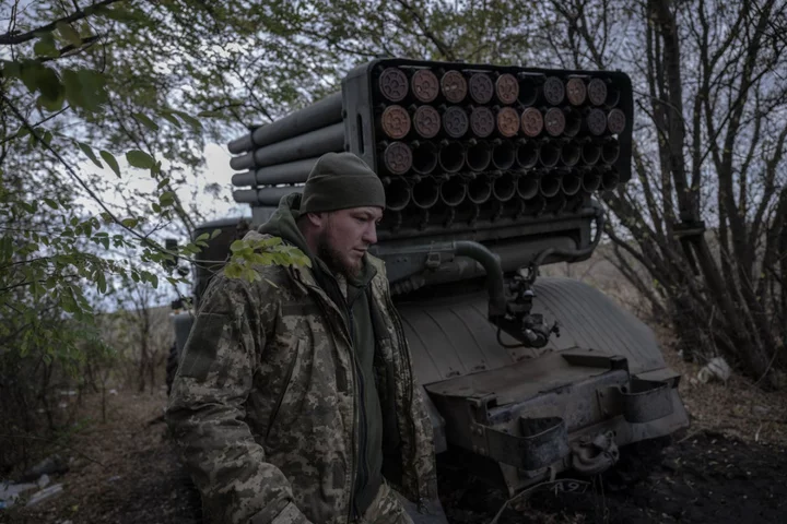 Ukraine-Russia war - live: Putin sends more soldiers to frontline as 800 children evacuated from Kherson