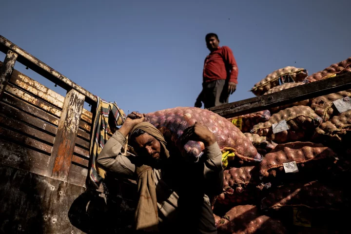 Surging Food Prices Push Up India Inflation to 3-Month High