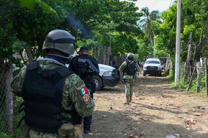 Armed attacks in Mexico leave 16 dead, including dozen police