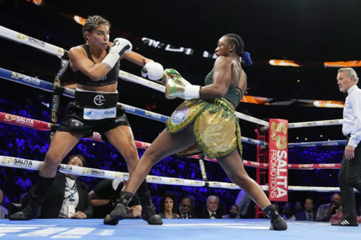 Claressa Shields wins an easy decision over Maricela Corenjo