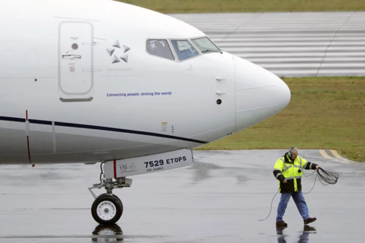 Federal officials are warning airlines to keep workers away from jet engines that are still running