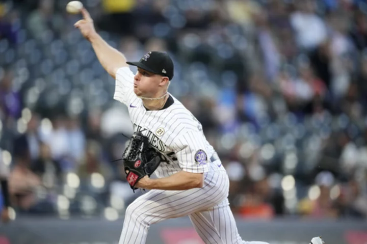 Rockies take combined no-hit bid into 9th inning vs. Giants