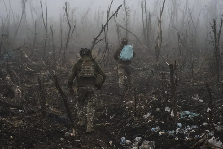 Ukraine-Russia war - live: Putin’s troops forced to regroup as they suffer heavy losses in east, says Kyiv