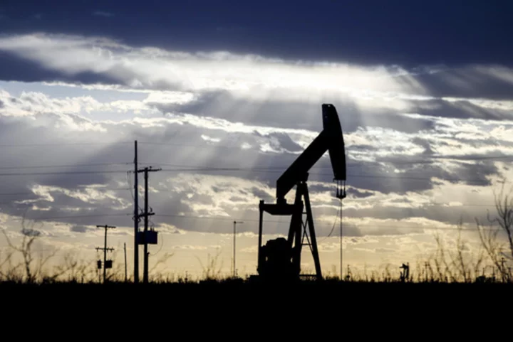 US oil production hits all-time high, conflicting with efforts to cut heat-trapping pollution