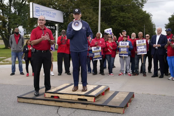 Biden will meet with United Auto Workers president in Illinois on Thursday