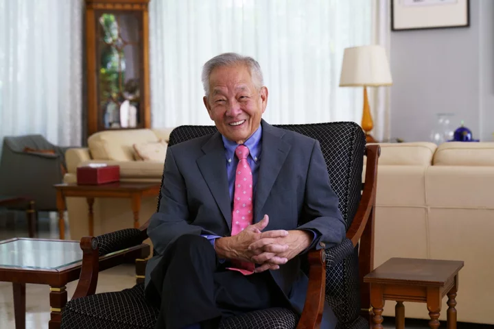 Rags-to-Riches Wealth Fund Veteran Plans to Run for Singapore President