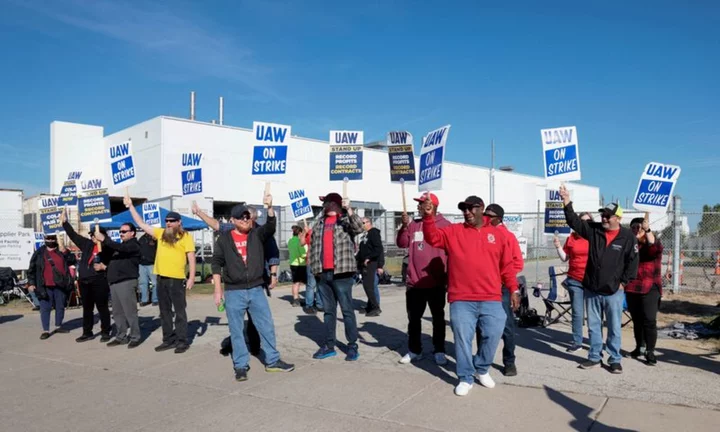 UAW, Detroit Three automakers in standoff as wider strike looms