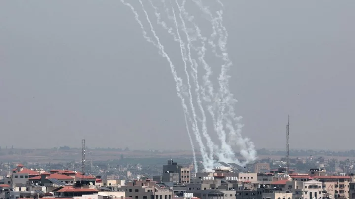 Gaza militants fire rockets after new Israeli air strikes