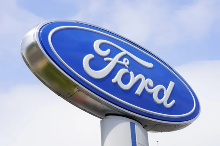 Ford recalls 310,000 trucks to fix problem with driver's front air bag