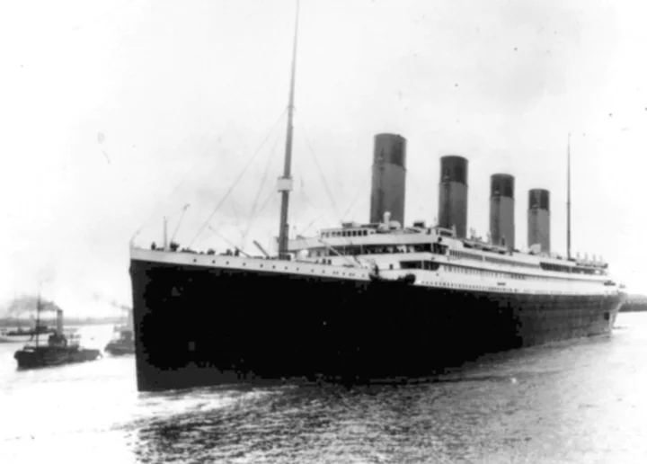 A company cancels its plans to recover more Titanic artifacts. Its renowned expert died on the Titan