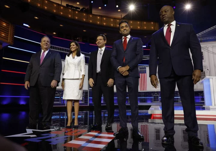 U.S. presidential hopefuls go toe-to-toe over footwear at Republican debate