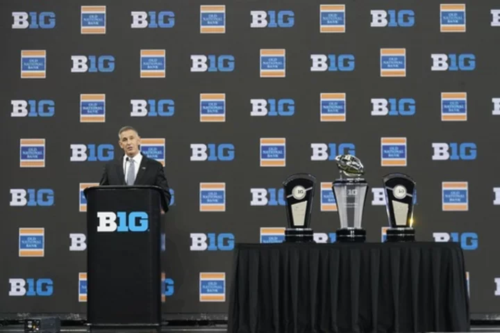 Big Ten having preliminary conversations about more expansion if Pac-12 crumbles, AP sources say